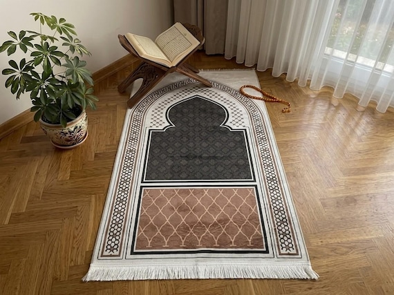 islamic design prayer rug, soft padded prayer, non slip rug , washable rug, minwal prayer rug, turkish prayer rug, foldable turkish rug