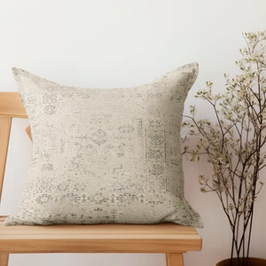 cuscino color crema, cuscino con dettagli a contrasto, cuscino rustico, cuscino con decoro boho, cuscino lavabile, cuscino tessuto a mano, federa autentica