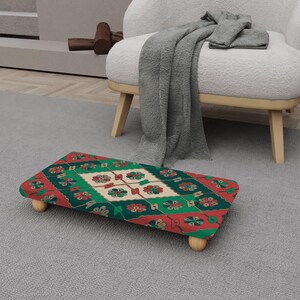 Taburete de suelo con estampado de rombos verdes y rojos / Taburete de estilo rústico / H-1460