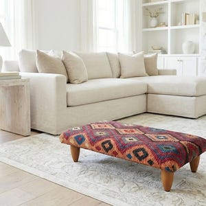Lage opstapkruk: gestoffeerd kelimblad - stevig hardhouten frame H-730