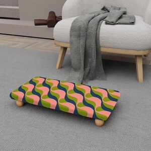 Puede incluir: Un juego de tres tazas de cerámica con un acabado mate moteado. Las tazas son de color crema, gris claro y gris oscuro. Cada taza tiene un diseño simple y minimalista.
