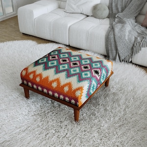 Banco de mesa bohemio chic vibrante, otomana con estampado ikat en zigzag colorido, H-883