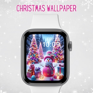 Peut inclure: Une Apple Watch blanche avec un cadran de montre sur le thème de Noël. Le cadran de montre représente un bonhomme de neige debout devant deux sapins de Noël décorés avec des cadeaux et des ornements. L'heure est affichée "FRI 23 10:09".