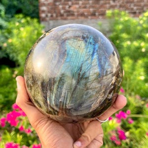 Iridescent Labradorite Sphere: Healing Crystal Home Decor (115mm, India)