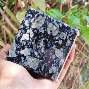 80 mm grote en zeldzame Que Sera Cube Natural Crystal Healing edelsteen gepolijste minerale energie / kubusvormig decoratief verzamelobject