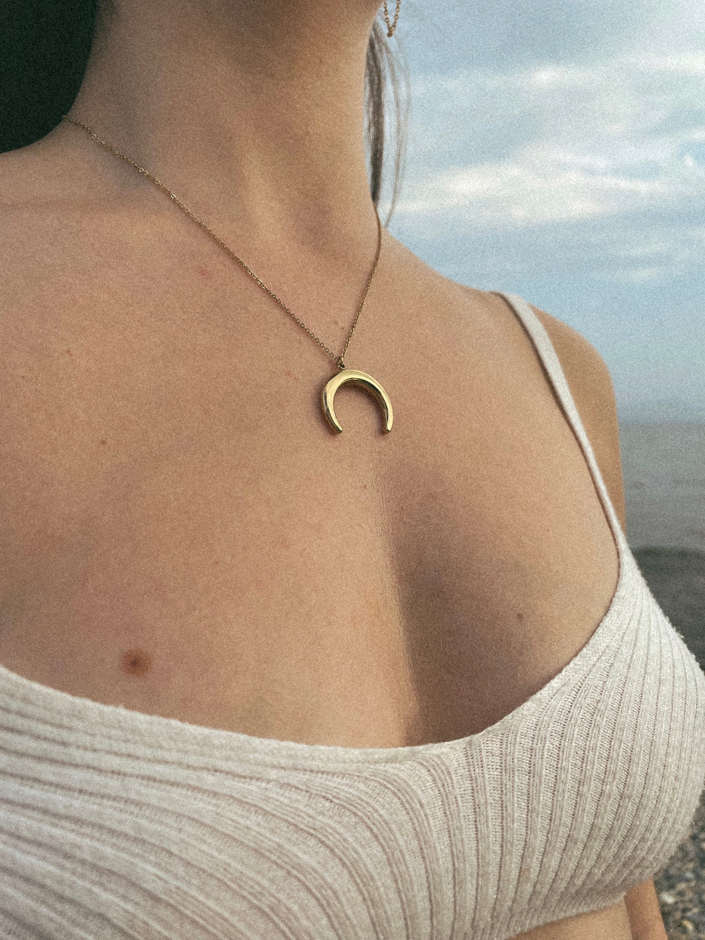 Khloe kardashian crescent moon necklace sale