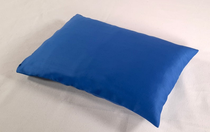 Housse de coussin cervical en coton biologique, 25 x 40 cm en 8 couleurs Satin, Kobaltblau