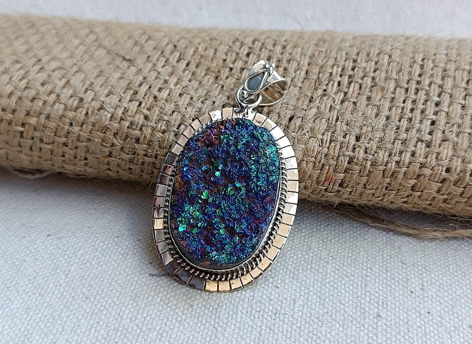Pendentif Fait Main En Argent 925 Avec Quartz Druzy Titane – Longueur 3,25 Pouces – Neuf Sans Emballage