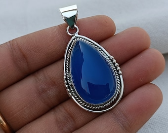 Colgante de calcedonia azul hecho a mano en plata de ley 925