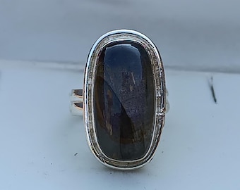 Handmade Blue Fire Labradorite Ring: 925 Sterling Silver Band