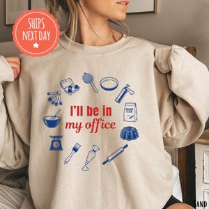 Funny Baking Sweatshirt, Baker Mom Crewneck, Kitchen Humor Pullover, Retro Gift for Bakers