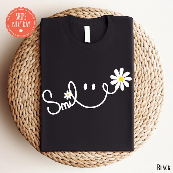 Smiling Face Daisy Shirt, Women Retro Floral Summer Tee