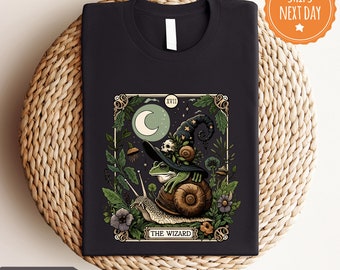 The Wizard Shirt - Frog Tarot Card Tee - Trendy Goblincore Clothing - Witchy Cottagecore Shirt - Tarot Lover Gift - Wizard Frog Shirt