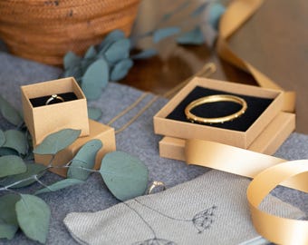 Luxury Jewellery Gift Boxes with Foam Insert– Jewellery Gift Box for Bracelets, Elegant Display Case, Christmas Gift Boxes - 100x100x17mm