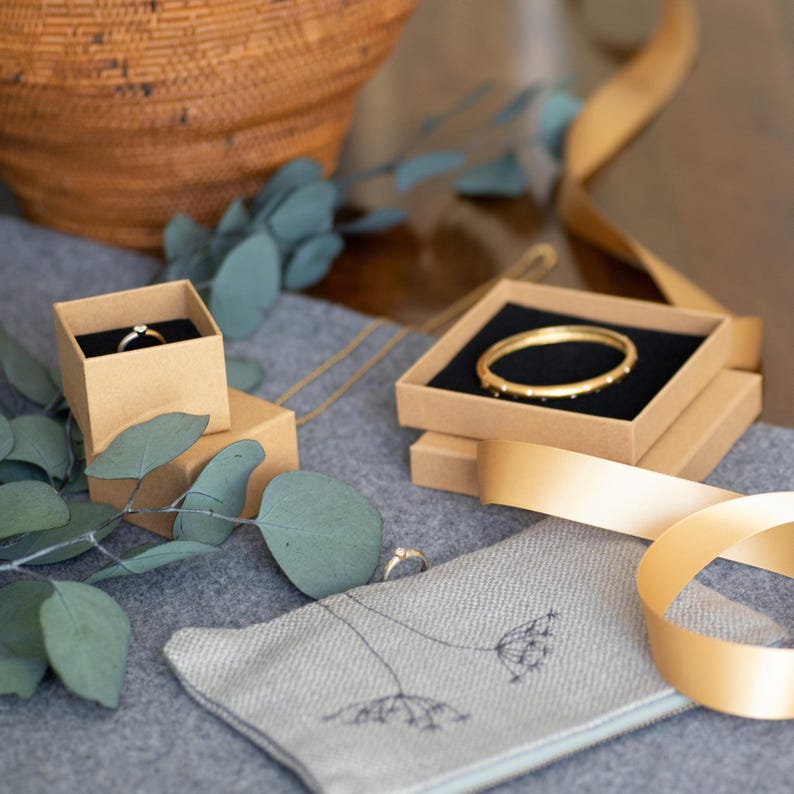 Luxury Jewellery Gift Boxes with Foam Insert– Jewellery Gift Box for Bracelets, Elegant Display Case, Christmas Gift Boxes - 100x100x17mm Bild 1