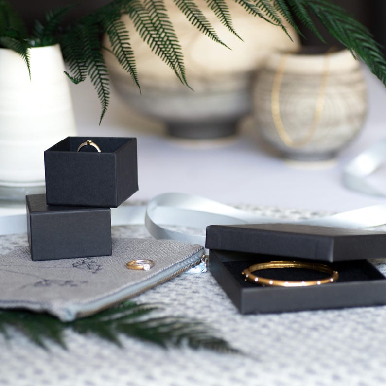 Luxury Jewellery Gift Boxes with Foam Insert– Jewellery Gift Box for Bracelets, Elegant Display Case, Christmas Gift Boxes - 100x100x17mm Bild 9