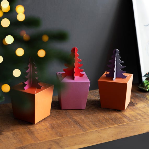 Christmas Tree Gift Boxes - Foldable Small Gift Boxes for Christmas Gifts & Treats - 100x80x100mm, Colorful Holiday Packaging, Eco-Friendly