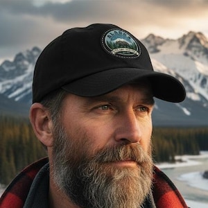 Gorra de béisbol bordada con parche de Alaska The Last Frontier, ideal para aventuras al aire libre.