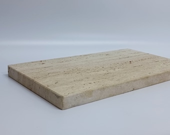 Bandeja multiusos de travertino beige hecha a mano: decoración para mesa de centro.