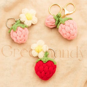 Handmade Crochet Strawberry Keychain, Cute Amigurumi Fruit Bag Charm, Kawaii Strawberry Keyring, Daisy Flower keychain, Strawberry Bag Charm