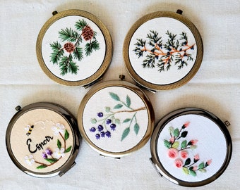 Embroidered Compact Mirror, Custom Name Pocket Mirror, Cute Wedding Bridesmaid Gift, Christmas Gift, Gift For Her, Aesthetic Bridesmaid Gift