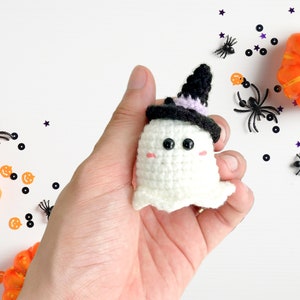 Crochet Cute Ghost Keychain, Handmade Crochet Amigurumi Ghost Keychain, Crochet Cute Halloween Ghost Car Hanging, Halloween Crochet Ghost,
