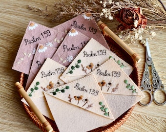 Personalized Hand Embroidered Corner Bookmark, Custom Name Bookmark, Felt Corner Floral Bookmark with Hand Embroidered, Teacher Gift