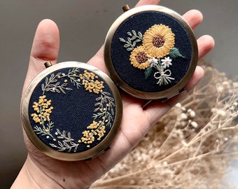 Floral Embroidered Compact Mirror, Custom Name Pocket Mirror, Cute Wedding Bridesmaid Gift, Gift For Her, Aesthetic Bridesmaid Gift