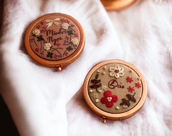 Floral Embroidered Compact Mirror, Custom Name Pocket Mirror, Embroidered Jewelry Box with Mirror, Jewelry Storage Box Bridesmaid Gift