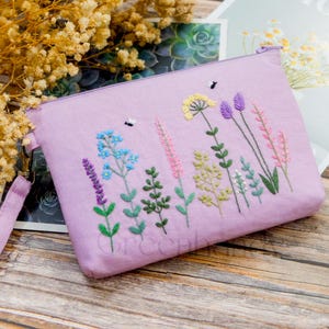 Daisy Flowers Cosmetic Embroidery Bag, Hand Embroidered Makeup Bag with Flower Embroidery, Floral Cosmetic Bag, Vintage Makeup Pouch