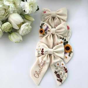 Daisy Baby Bow, Custom Name Hand Embroidered Baby Bow, Embroidered Floral Bow, Baby Gift Girl Personalized, Linen Hair Bow For Girls