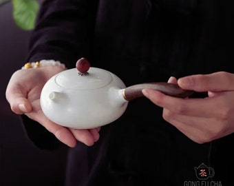 Tetera de porcelana con mango lateral de madera - Artículos de té artesanales de Jingdezhen - Tetera de porcelana Kyushu con mango de madera para la ceremonia del té Gong Fu Cha