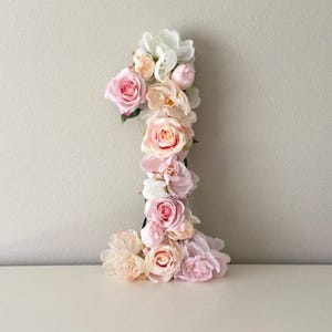 Decoração de primeiro aniversário Número de aniversário Decoração de festa Número de flor Número floral Foto de aniversário Letra floral Letra de flor Número 1