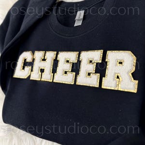 Sudadera CHEER Sudadera con cuello redondo y parche de porristas Camiseta de porristas para mamás de porristas Regalo de porristas Camiseta de porristas para mamás Sudadera con parche de porristas