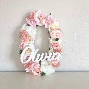 Placa de nome com letras florais Placa de nome com letras florais Decoração de quarto para berçário para meninas adolescentes Número de aniversário floral Decoração de festa de aniversário Parede de flores