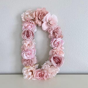 Decoração de berçário rosa vintage Decoração de berçário rosa empoeirado Decoração de parede de letras florais para meninas Decoração de parede de letras com nome de bebê Arte de parede de berçário lilás