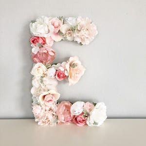 Letra de flor Letra floral Decoración de guardería rosa ruborizado Guardería malva Guardería rosa polvoriento Letrero con nombre de bebé Guardería shabby chic Guardería bohemia