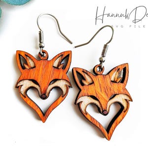 Jolie tête de renard dans un cerceau en bois en forme de coeur, fichier découpé au laser Svg en téléchargement numérique