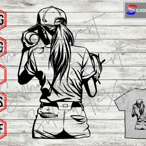 Peut inclure: Graphique vectoriel noir et blanc d'un joueur de baseball en casquette, tenant une balle et un gant. L'image est une silhouette, avec une version plus petite du design sur un t-shirt. Le texte "PNG", "SVG", "AI", "EPS", et "DXF" est inclus.