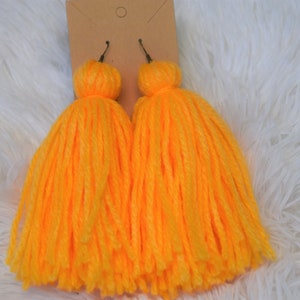 Garn Quasten Ohrringe, Gelbe Quasten Ohrringe, Quasten Ohrringe, Statement Ohrringe, Große Quasten Ohrringe, Boho Ohrringe, Geschenke für Sie