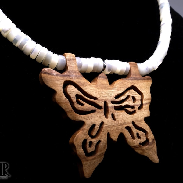 Titali - Collier en forme de papillon en bois d'Olivier centenaire et nacre.