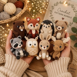 Peut inclure: Collection de jouets d'animaux de la forêt faits à la main au crochet, dont un raton laveur, un hibou, un renard, un castor, un hérisson, un ours, un lapin et un orignal. Les jouets sont de couleurs marron, grise et beige.
