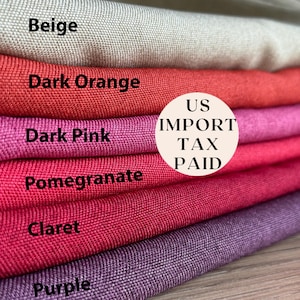 Puede incluir: Muestras de tela apiladas en varios colores: beige, naranja oscuro, rosa oscuro, granada, burdeos y morado. Se observa un adhesivo con el texto "US IMPORT TAX PAID".