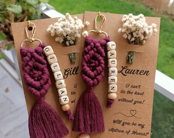 Llavero con nombre de Macrame para dama de honor con tarjeta y flor, llavero personalizado, favor de despedida de soltera, regalo de matrona de honor, propuesta de dama de honor