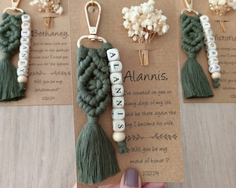 Llavero con nombre de Macrame para dama de honor con tarjeta y flor, llavero personalizado, favor de despedida de soltera, regalo de matrona de honor, propuesta de dama de honor