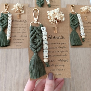 Macrame Name Keychain for Bridesmaids with card and flower, Custom  Keychain, Bridal Shower Favor, Matron of Honor Gift, Bridesmaid Proposal