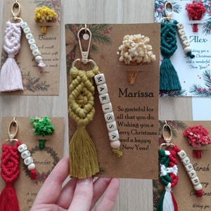 Gepersonaliseerde macramé sleutelhanger met naam, sleutelhanger met kralen op maat, cadeaus voor bruidsmeisjes, huwelijksbedankjes, cadeau voor vrienden, cadeautjes voor in de kerstsok