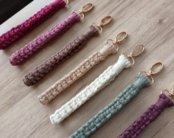 Macrame Wristlet Keychain – Handmade Boho Style Key Holder, Gift for Women, Cute Bag Charm, Minimalist Accessory