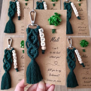 Macramé naamsleutelhanger zonder of met kaart, voorstel bruidsmeisje, trouwbedankje, cadeau bruidsfeest, geschenkdozen bruidsmeisje, cadeaus binden