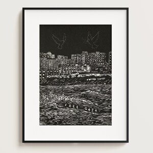 Arte palestino, grabado en madera original de Gaza gratis, edificios de la ciudad y mar con palomas de la paz en el cielo